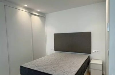 Long-term rental of a cozy renovated studio with AC in a new building in Elche, Spain