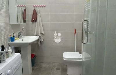 Alquiler a largo plazo estiloso apartamento 1+1 cerca de la zona de Metro City, Batumi, Georgia