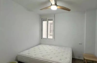 Alquiler a largo plazo apartamento 94m2 con vista al mar en Alicante, Espana