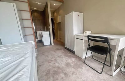 Long-term rental studio 14m² with balcony in Paris suburb — Boulogne-Billancourt, France