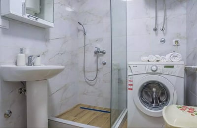 Long-term rental in Belgrade: 2-room apartment, 48 m², in Zvezdara district with balcony and appliances