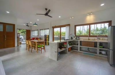 Long-term rental in Bali villa with rice field view and pool in Pejeng area