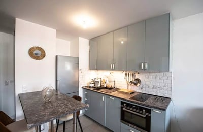 Long-term rental in France: 2-room apartment, 40 m², in Courbevoie with balcony and parking, near Paris
