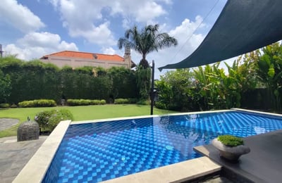 Long-term rental in Bali villa with spacious grounds and pool in Mas area