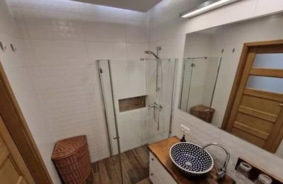 Долгосрочная аренда в Кракове современной 2-комнатной квартиры 49 м² с балконом, район Dębniki