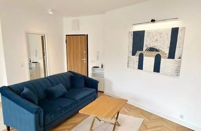 Long-term rental in Warsaw, Wola — 3-room 70 m² apartment with balcony, air conditioning, and smart home system