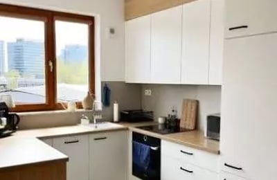 Long-term rental in Warsaw, Wola — 3-room 70 m² apartment with balcony, air conditioning, and smart home system