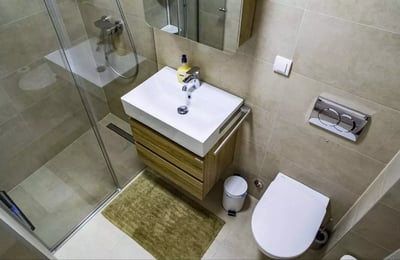 Long-term rental in Belgrade — 51 m² three-room apartment with balcony and appliances near the city center