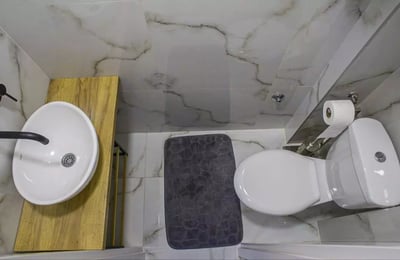 Long-term rental in Belgrade — 50 m² two-room apartment in the city center, with air conditioning and pet-friendly