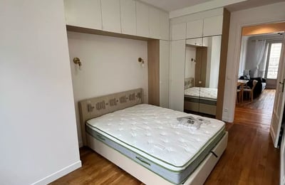 Alquiler a largo plazo en París — piso de 55 m² y 3 habitaciones con balcón en rue Barthélemy, distrito 15