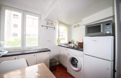 Long-term rental in Paris — 30 m², 2-room apartment on rue de Vaugirard, 15th district