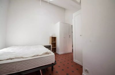 Long-term rental in Paris — 30 m², 2-room apartment on rue de Vaugirard, 15th district