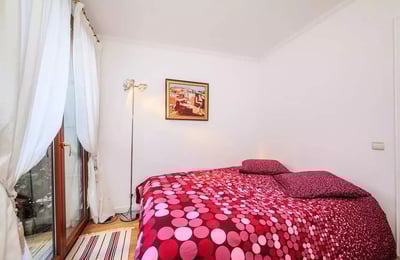 Long-term rental in Paris — 90 m², 3-room apartment with terrace and parking, ground floor