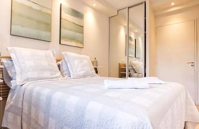 Alquiler a largo plazo en París — piso de 84 m², 3 habitaciones con terraza y ascensor en el distrito 16