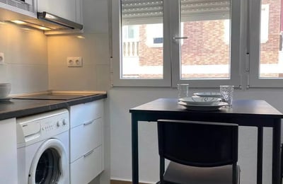 Long-term rental of a renovated studio in Torrevieja on the 4th floor with elevator and parking