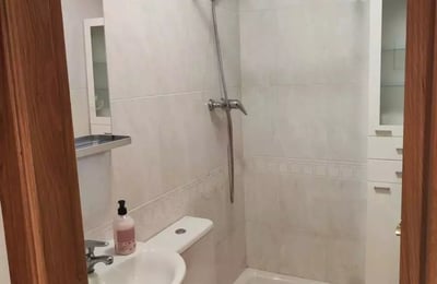 Long-term rental of a 90 m² apartment with patio, 3 bedrooms and 2 bathrooms in Alicante, pets negotiable