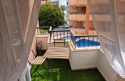 Долгосрочная аренда уютной 2-комнатной квартиры с бассейном в Торревьехе, всего в 2 минутах от пляжа Дель Кура