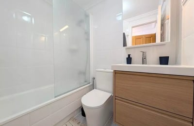 Долгосрочная аренда уютной 2-комнатной квартиры с бассейном в Торревьехе, всего в 2 минутах от пляжа Дель Кура