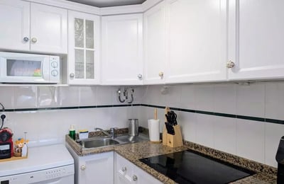 Долгосрочная аренда уютной 2-комнатной квартиры с бассейном в Торревьехе, всего в 2 минутах от пляжа Дель Кура