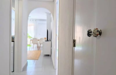 Долгосрочная аренда уютной 2-комнатной квартиры с бассейном в Торревьехе, всего в 2 минутах от пляжа Дель Кура