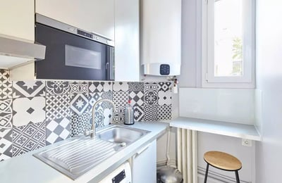 Long-term rental of a 24 m² studio on rue Cepre, 15th arrondissement of Paris, 1st floor