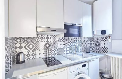 Long-term rental of a 24 m² studio on rue Cepre, 15th arrondissement of Paris, 1st floor