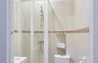 Long-term rental of a 24 m² studio on rue Cepre, 15th arrondissement of Paris, 1st floor