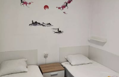 Alquiler a largo plazo en Alicante amplio apartamento de 3 dormitorios con balcón