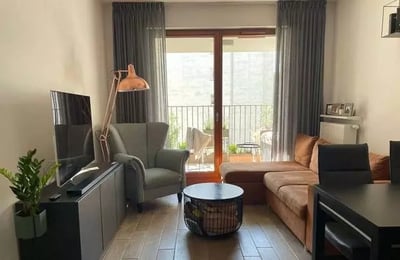 Длительная аренда 2-комнатной квартиры с балконом в районе Охота, Варшава