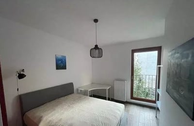 Длительная аренда 2-комнатной квартиры с балконом в районе Охота, Варшава