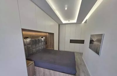 Long-term rental of a spacious three-room apartment with balcony and parking in the Mokotów district of Warsaw