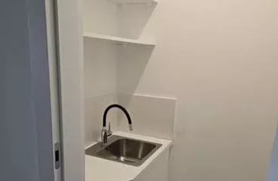 Long-term rental of a spacious three-room apartment with balcony and parking in the Mokotów district of Warsaw