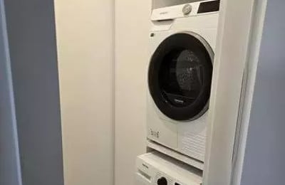 Long-term rental of a spacious three-room apartment with balcony and parking in the Mokotów district of Warsaw