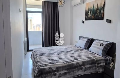 Location à long terme — nouvel appartement 1+1 avec vue mer et montagne à Batoumi