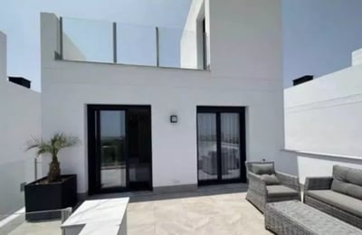 Долгосрочная аренда современной виллы 175 m² с видом на море в Торревьехе, Испания