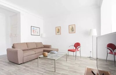 Langzeitmiete – Helle Wohnung im Zentrum von Alicante, Spanien