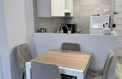 Alquiler a largo plazo en Torrevieja, España — Piso de 2 dormitorios cerca de la playa