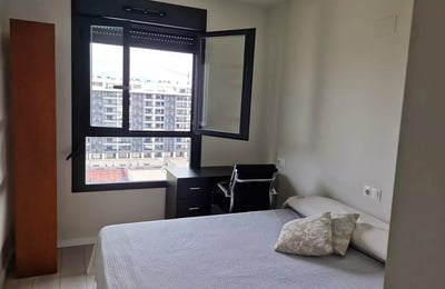 Long-term rental: 130 m² apartment with 4 bedrooms, Alicante (PAU5)