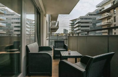 Location à long terme d’un appartement avec balcon et salle de sport à River Point, Wrocław, Pologne