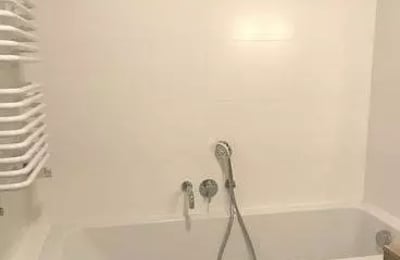 Alquiler a largo plazo de un apartamento de 54 m² y 3 habitaciones en la calle Konstruktorska, Varsovia, Polonia, con balcón y aparcamiento