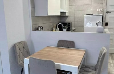 Langfristige Miete einer 2-Zimmer-Wohnung am Strand in Torrevieja, Spanien — nur 250 m vom Meer entfernt