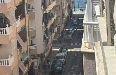 Langfristige Miete einer 2-Zimmer-Wohnung am Strand in Torrevieja, Spanien — nur 250 m vom Meer entfernt