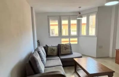 Долгосрочная аренда квартиры 94м² с 3 спальнями в центре Торревьехи после ремонта