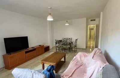 Долгосрочная аренда квартиры 94м² с 3 спальнями в центре Торревьехи после ремонта