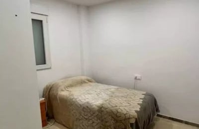 Долгосрочная аренда квартиры 94м² с 3 спальнями в центре Торревьехи после ремонта