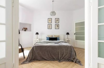 Long-term rental 70m² apartment with storage room on Śródmieście, Warsaw, Poland