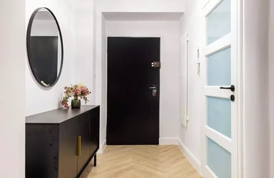 Long-term rental 70m² apartment with storage room on Śródmieście, Warsaw, Poland