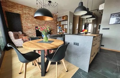 Langzeitmiete 2-Zimmer-Wohnung 58 m² mit Balkon und Parkplatz im Bezirk Mokotów, Warschau, Polen