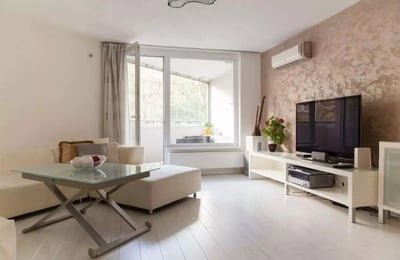 Langzeitmiete einer 3-Zimmer-Wohnung mit 95 m² und Loggia in Bratislava, Slowakei