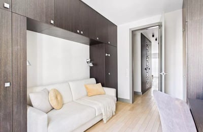 Langzeitmiete einer 80 m² großen Dreizimmerwohnung im Stadtteil Śródmieście, Warschau, Polen